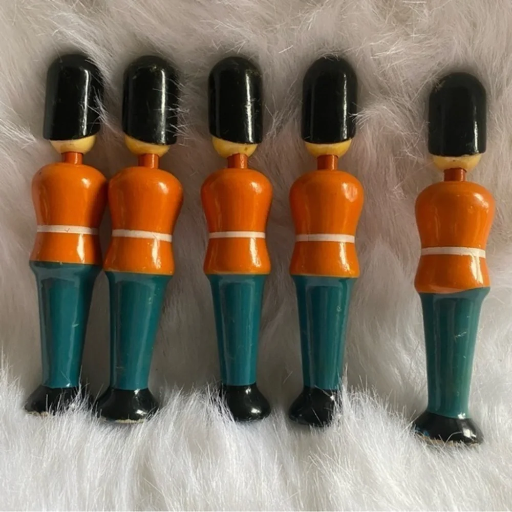 N/A nut cracker